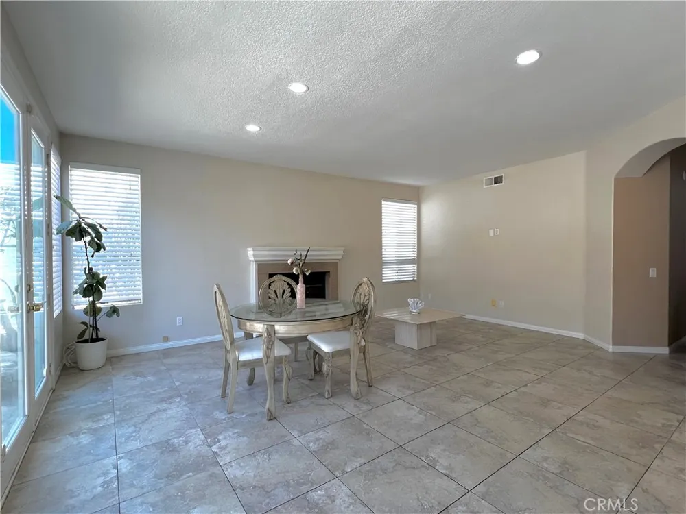 1040 La Salle Corona, CA 92879