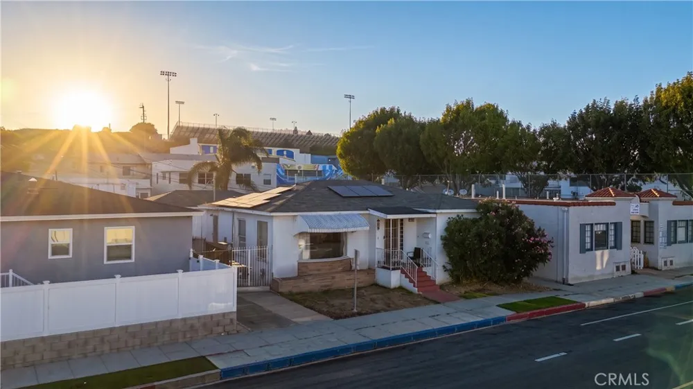 1631 S Cabrillo Los Angeles, CA 90731