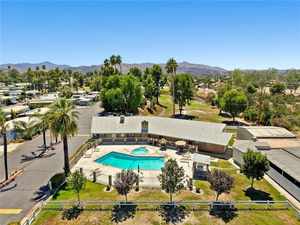 42751 E FLORIA AVENUE #16 Hemet, CA 92544