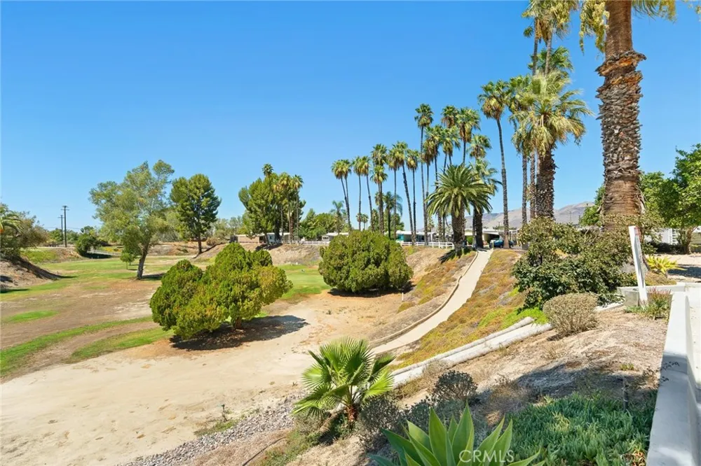 42751 E FLORIA AVENUE #16 Hemet, CA 92544