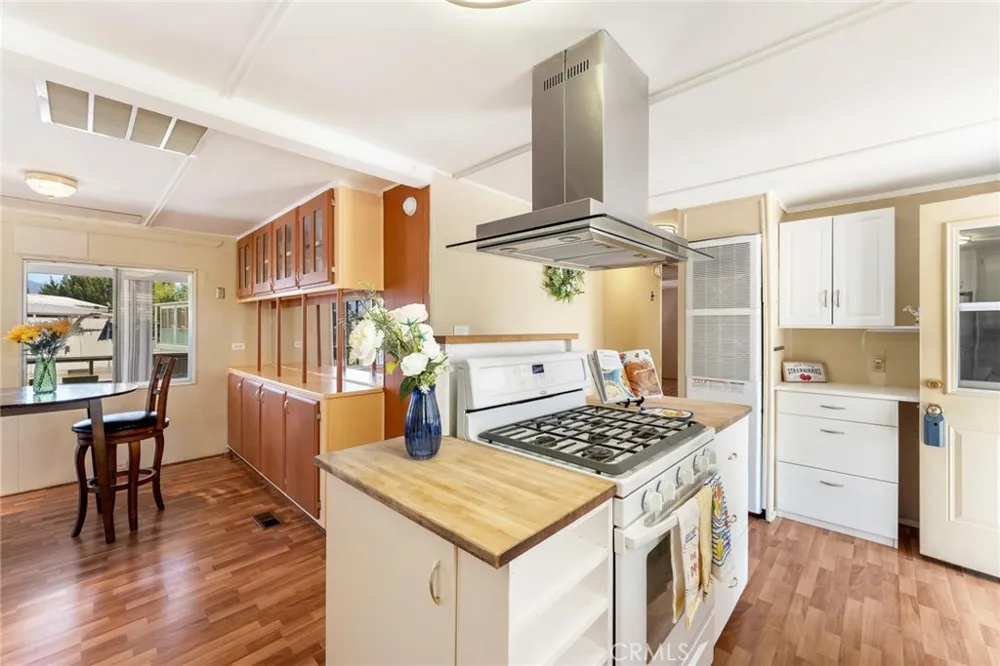 42751 E FLORIA AVENUE #16 Hemet, CA 92544