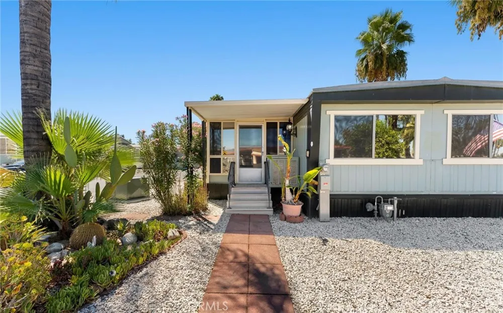 42751 E FLORIA AVENUE #16 Hemet, CA 92544