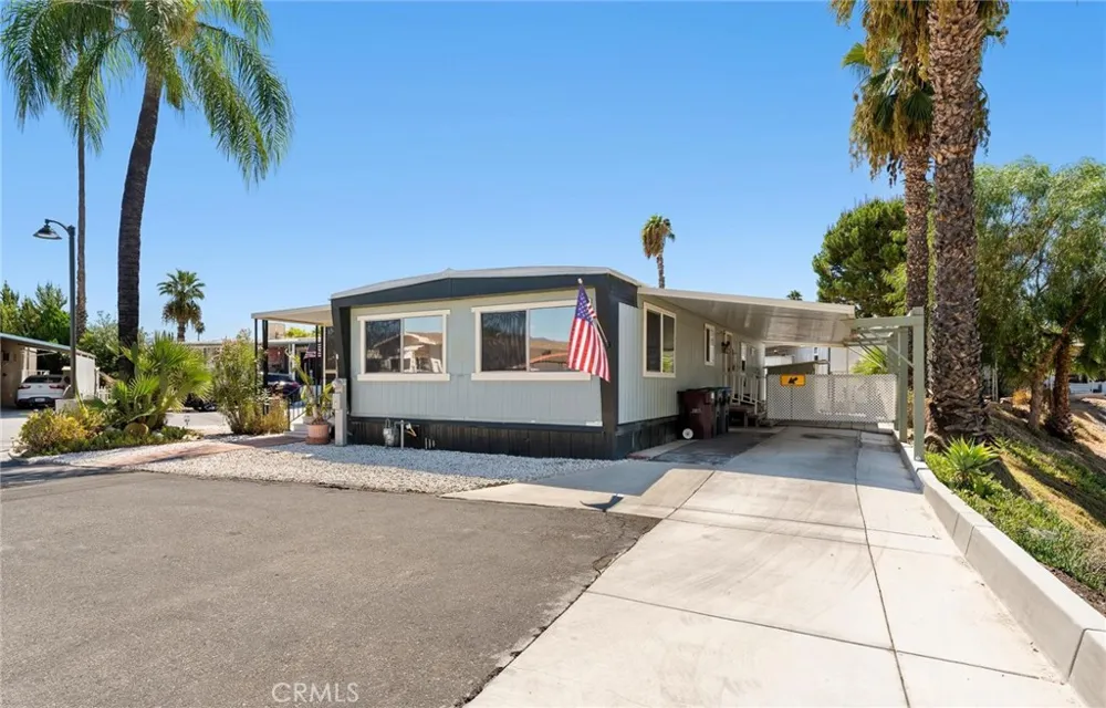 42751 E FLORIA AVENUE #16 Hemet, CA 92544