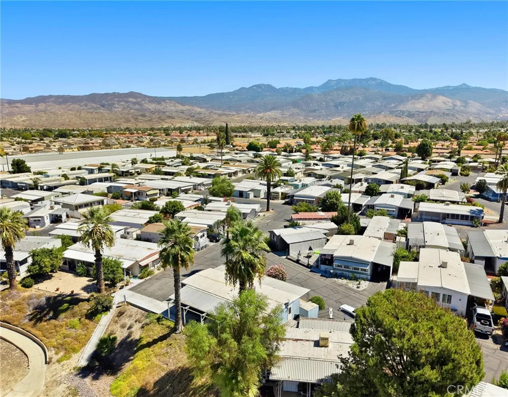 42751 E FLORIA AVENUE #16 Hemet, CA 92544