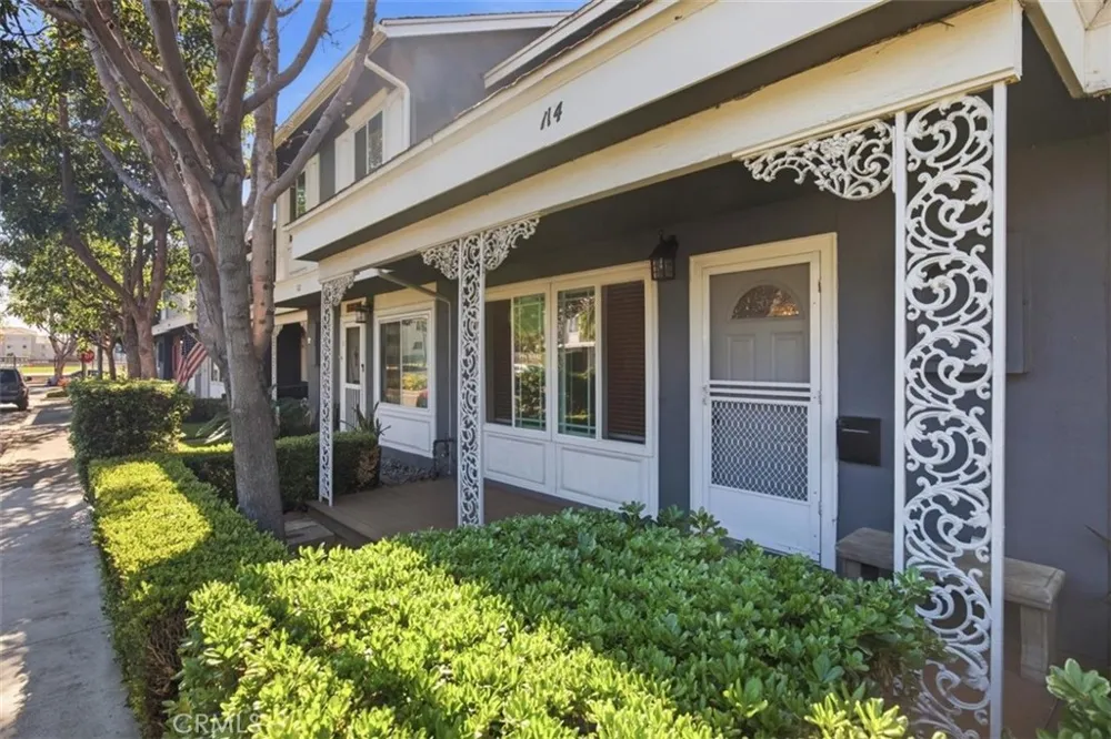 114 Lexington Costa Mesa, CA 92626