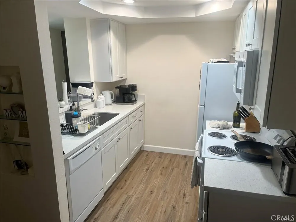 1230 Horn West Hollywood, CA 90069