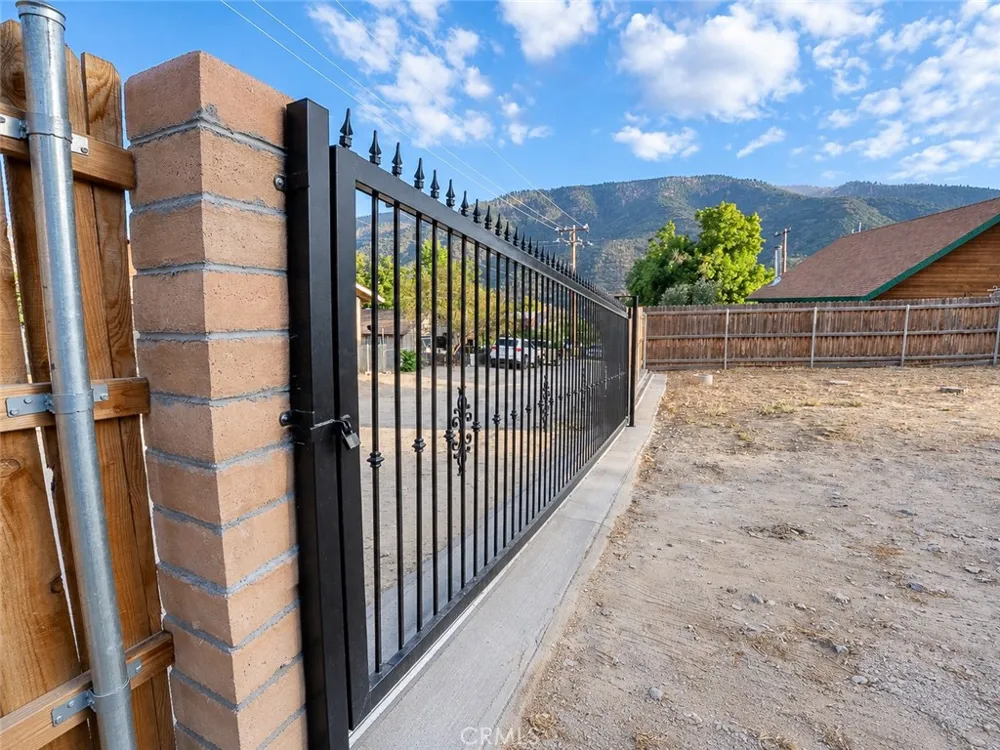 4124 Spruce Trail Frazier Park, CA 93225
