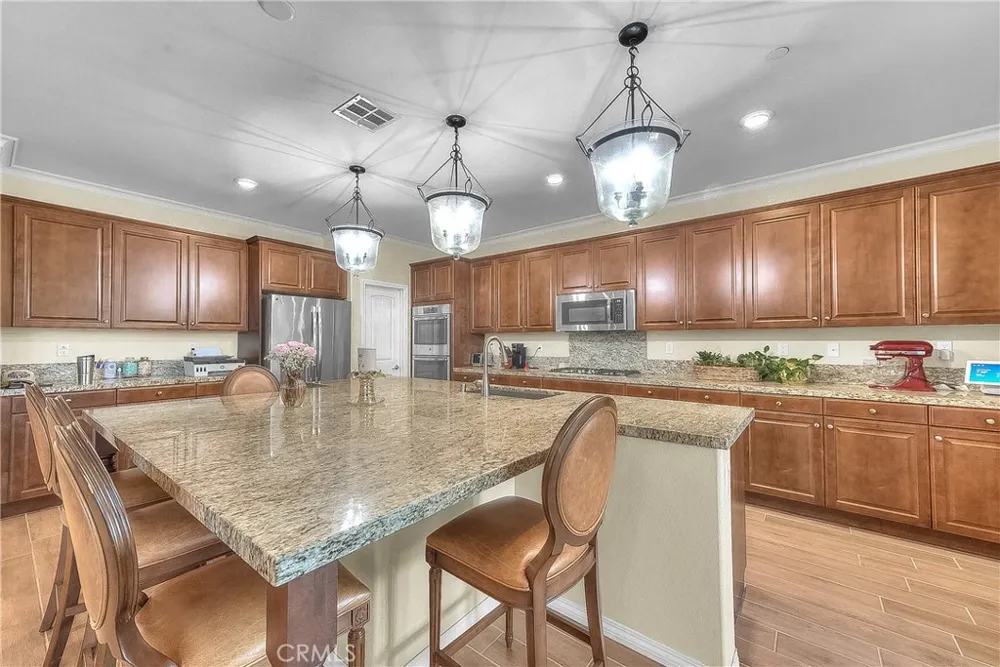6944 Nottoway Court Eastvale, CA 91752