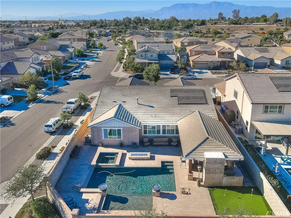 6944 Nottoway Court Eastvale, CA 91752