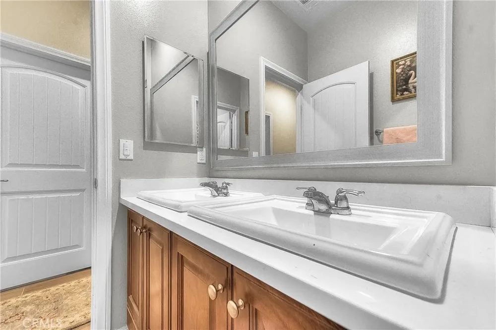 6944 Nottoway Court Eastvale, CA 91752
