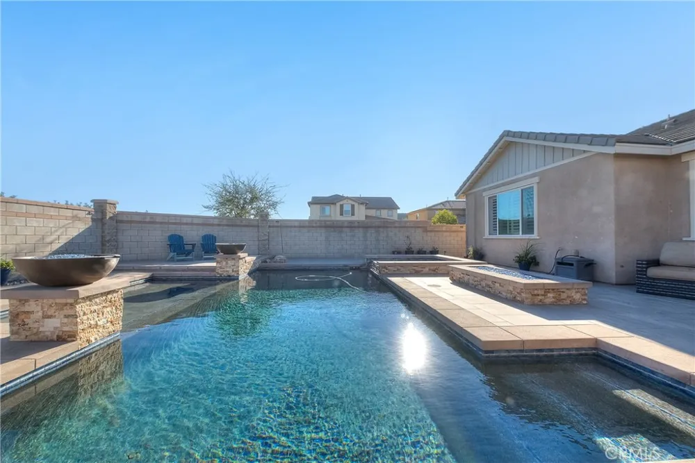6944 Nottoway Court Eastvale, CA 91752