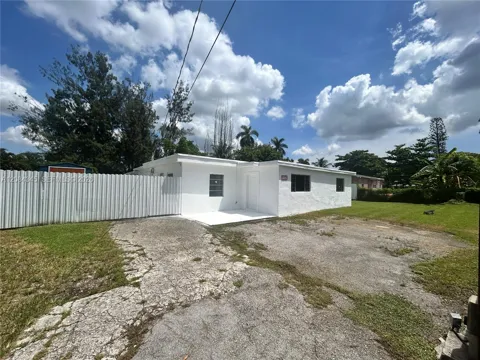 1843 NW 107th St