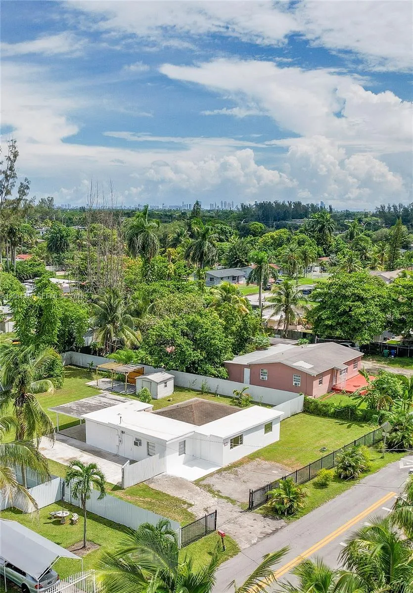 1843 NW 107th St Miami, FL 33167