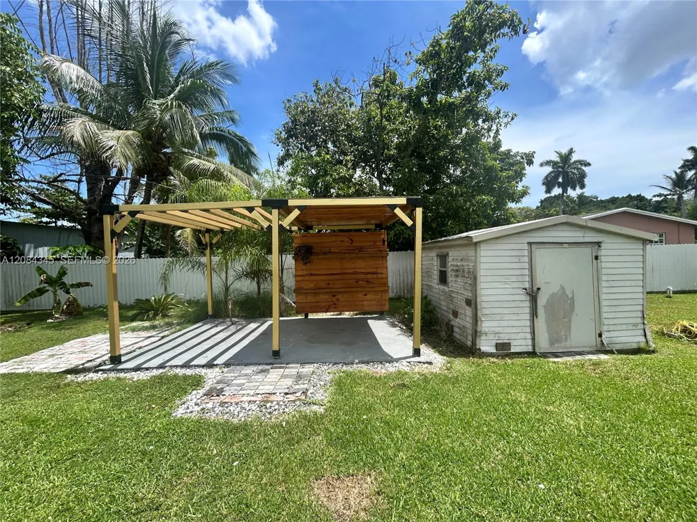 1843 NW 107th St Miami, FL 33167