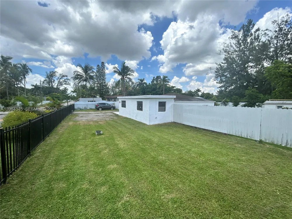 1843 NW 107th St Miami, FL 33167