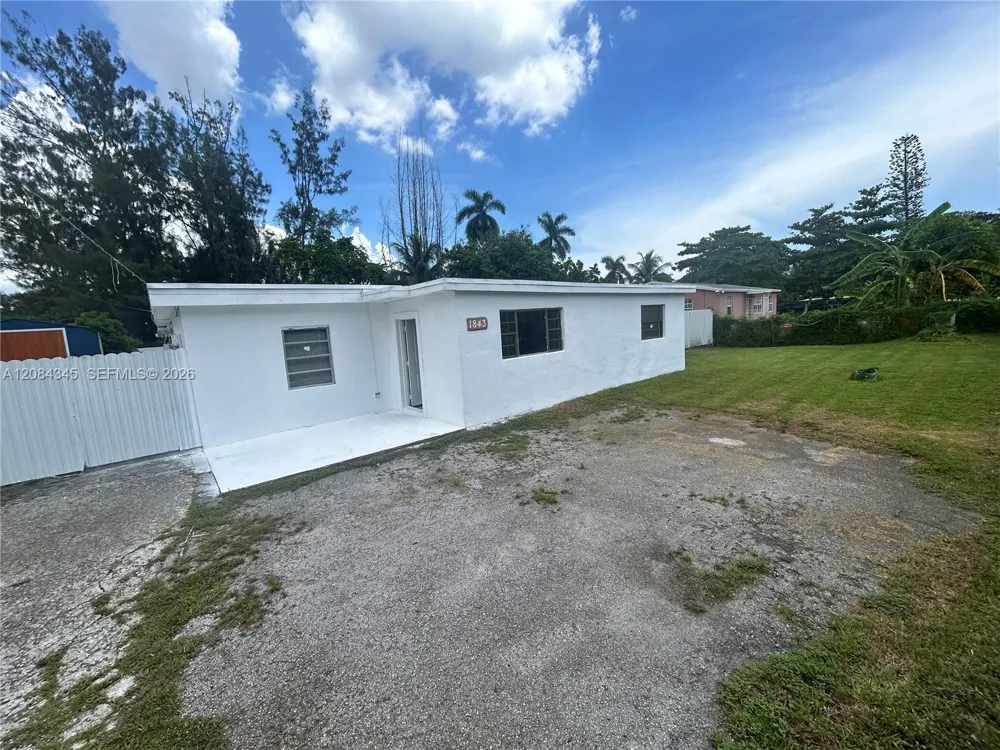 1843 NW 107th St Miami, FL 33167
