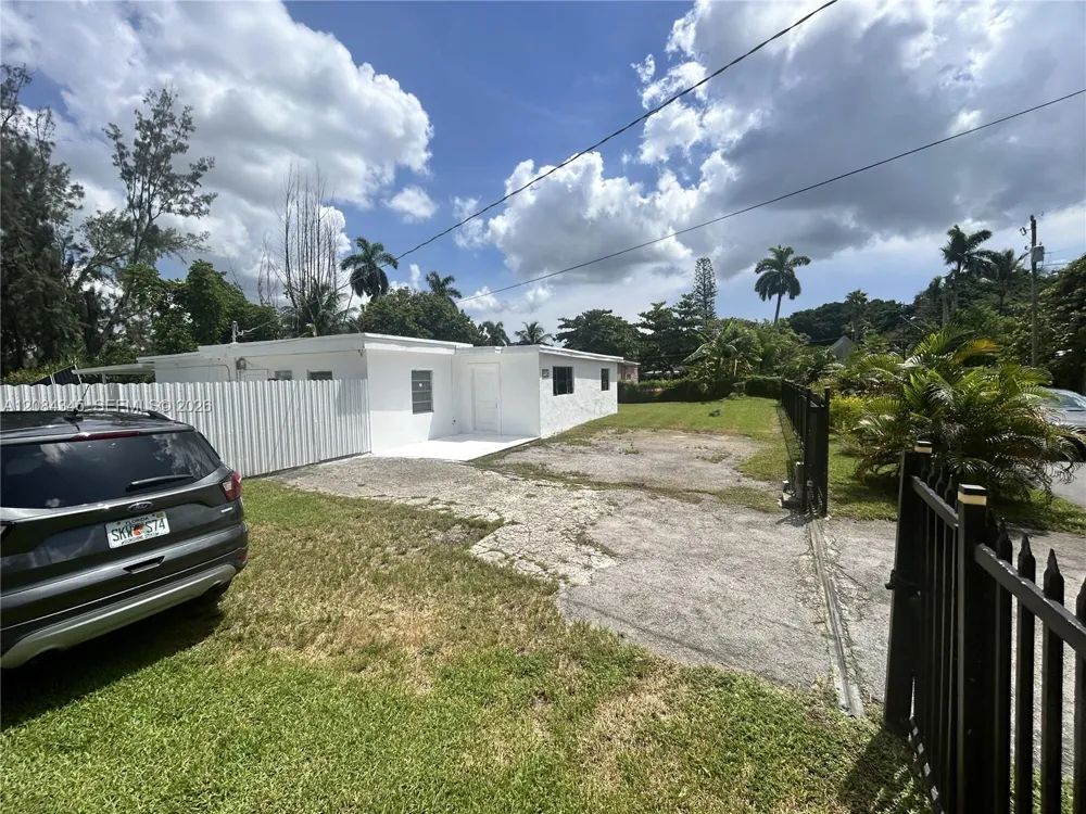 1843 NW 107th St Miami, FL 33167