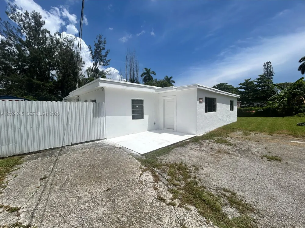 1843 NW 107th St Miami, FL 33167