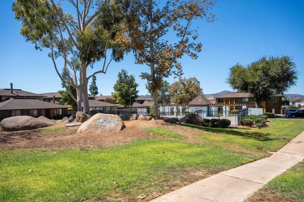 1652 Summertime Dr El Cajon, CA 92021