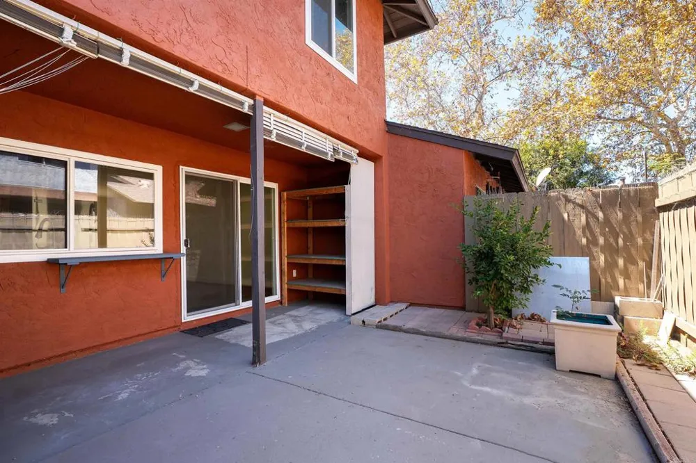 1652 Summertime Dr El Cajon, CA 92021