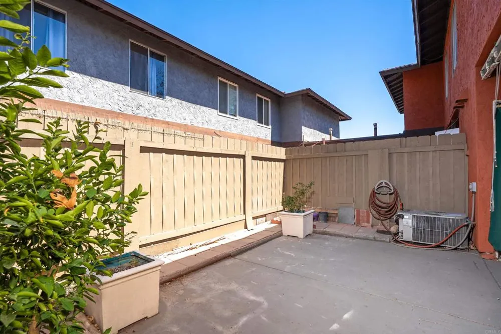 1652 Summertime Dr El Cajon, CA 92021