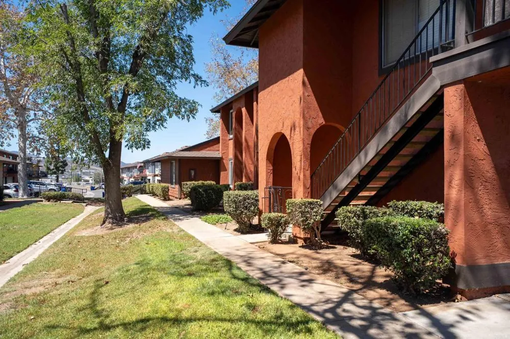 1652 Summertime Dr El Cajon, CA 92021