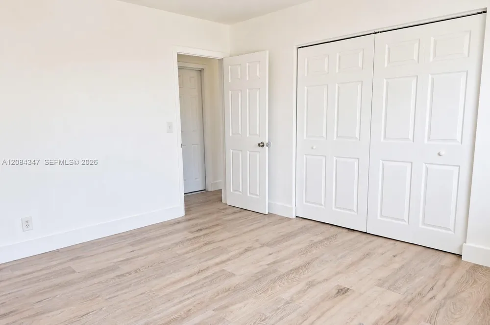 300 SE 9th Ct #4 Hallandale Beach, FL 33009
