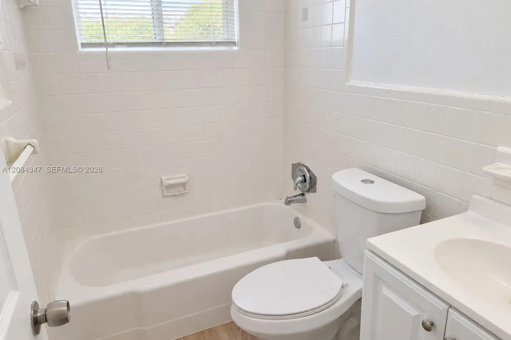 300 SE 9th Ct #4 Hallandale Beach, FL 33009