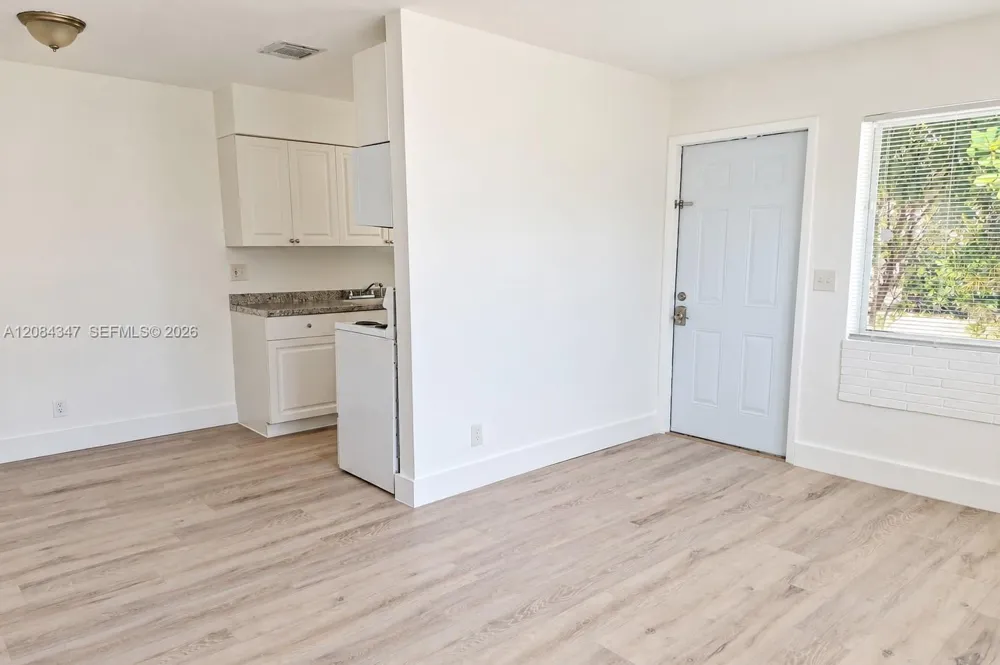 300 SE 9th Ct #4 Hallandale Beach, FL 33009