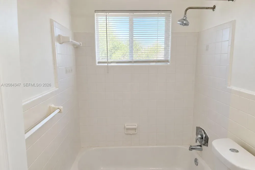 300 SE 9th Ct #4 Hallandale Beach, FL 33009