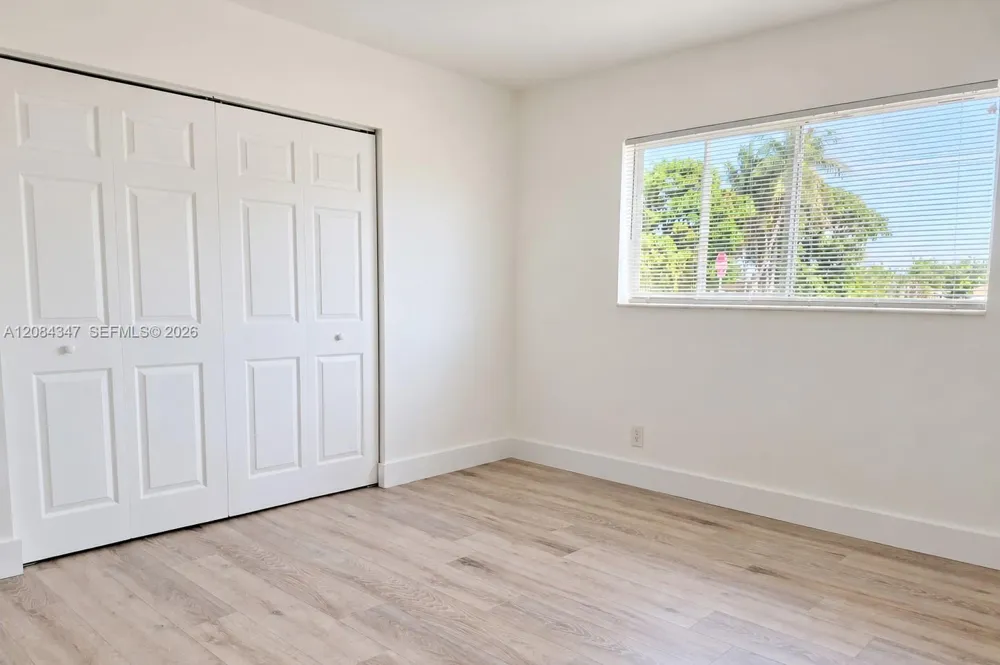 300 SE 9th Ct #4 Hallandale Beach, FL 33009