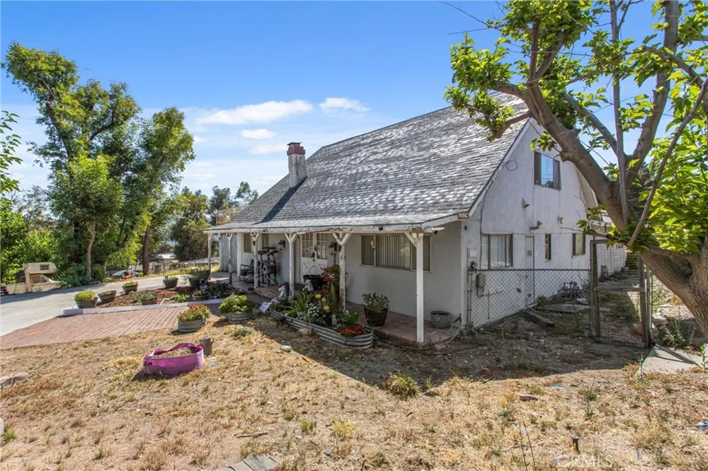810 Hillyfield San Bernardino, CA 92407