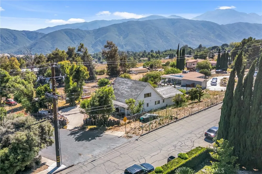 810 Hillyfield San Bernardino, CA 92407