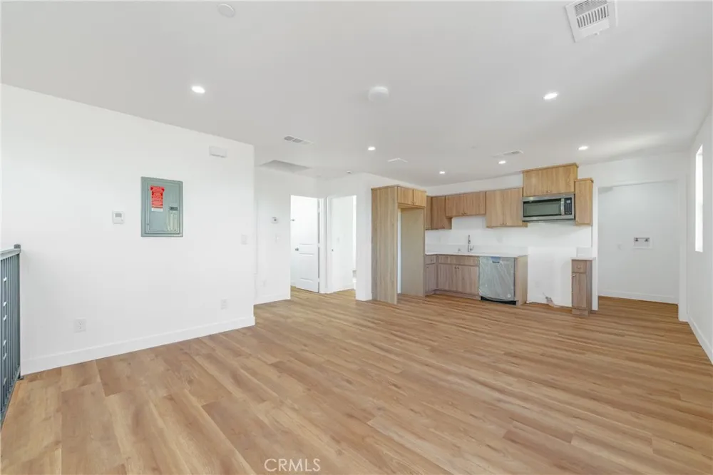 1187 E 59th Place Los Angeles, CA 90001