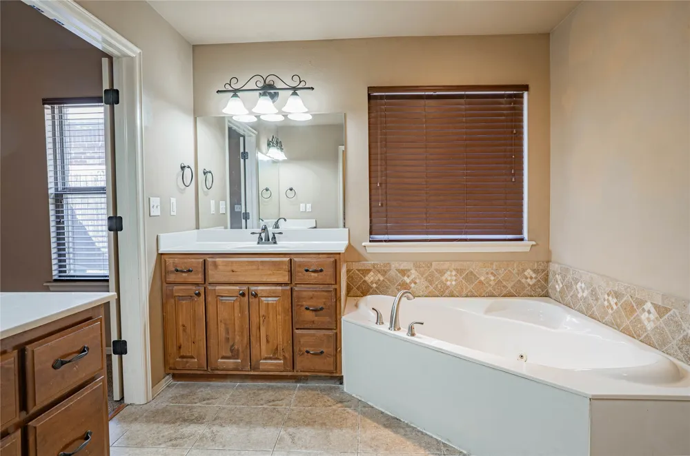 8417 76 EastAvenue Owasso, OK 74055