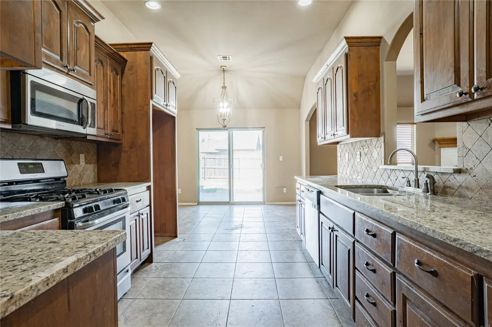 8417 76 EastAvenue Owasso, OK 74055