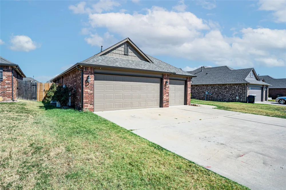 8417 76 EastAvenue Owasso, OK 74055