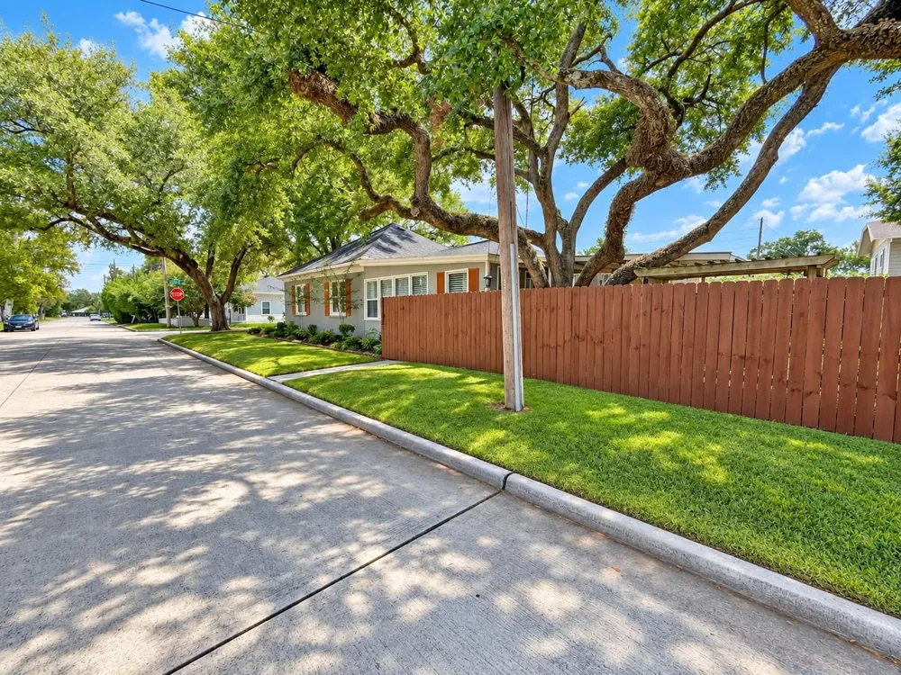 415 Avenue D Humble, TX 77338