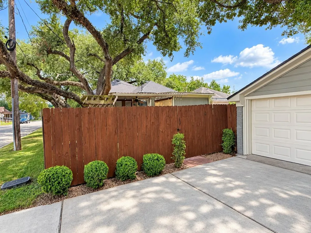 415 Avenue D Humble, TX 77338
