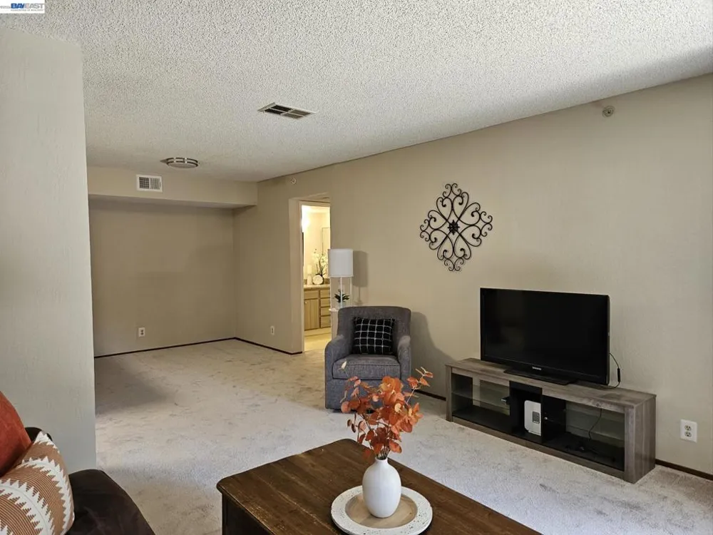 247 E Warren Cmn Fremont, CA 94539
