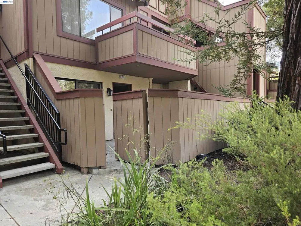 247 E Warren Cmn Fremont, CA 94539