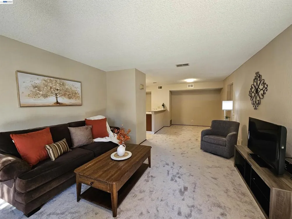 247 E Warren Cmn Fremont, CA 94539