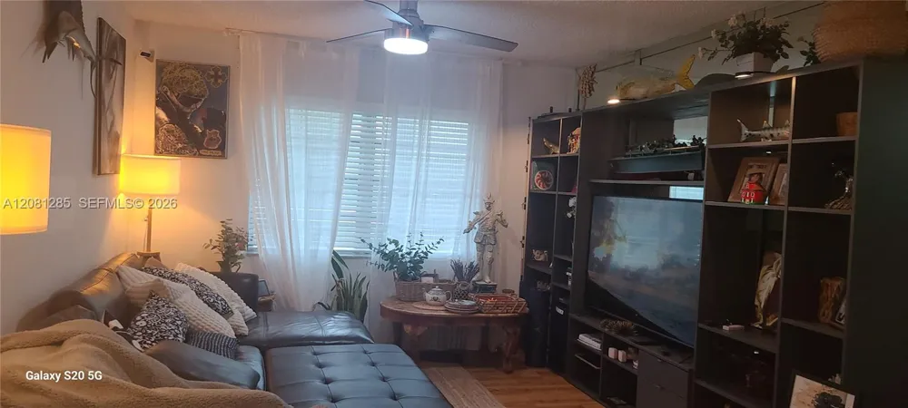 424 Riverside Dr #205 Pompano Beach, FL 33062