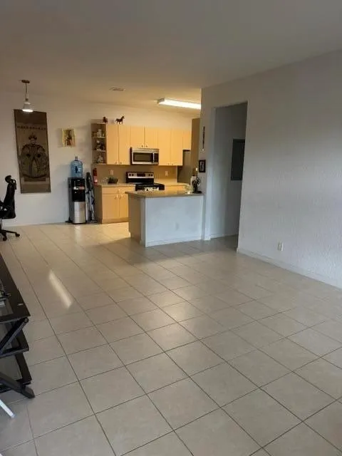 3569 S FOREST HILL BOULEVARD #106 Palm Springs, FL 33406
