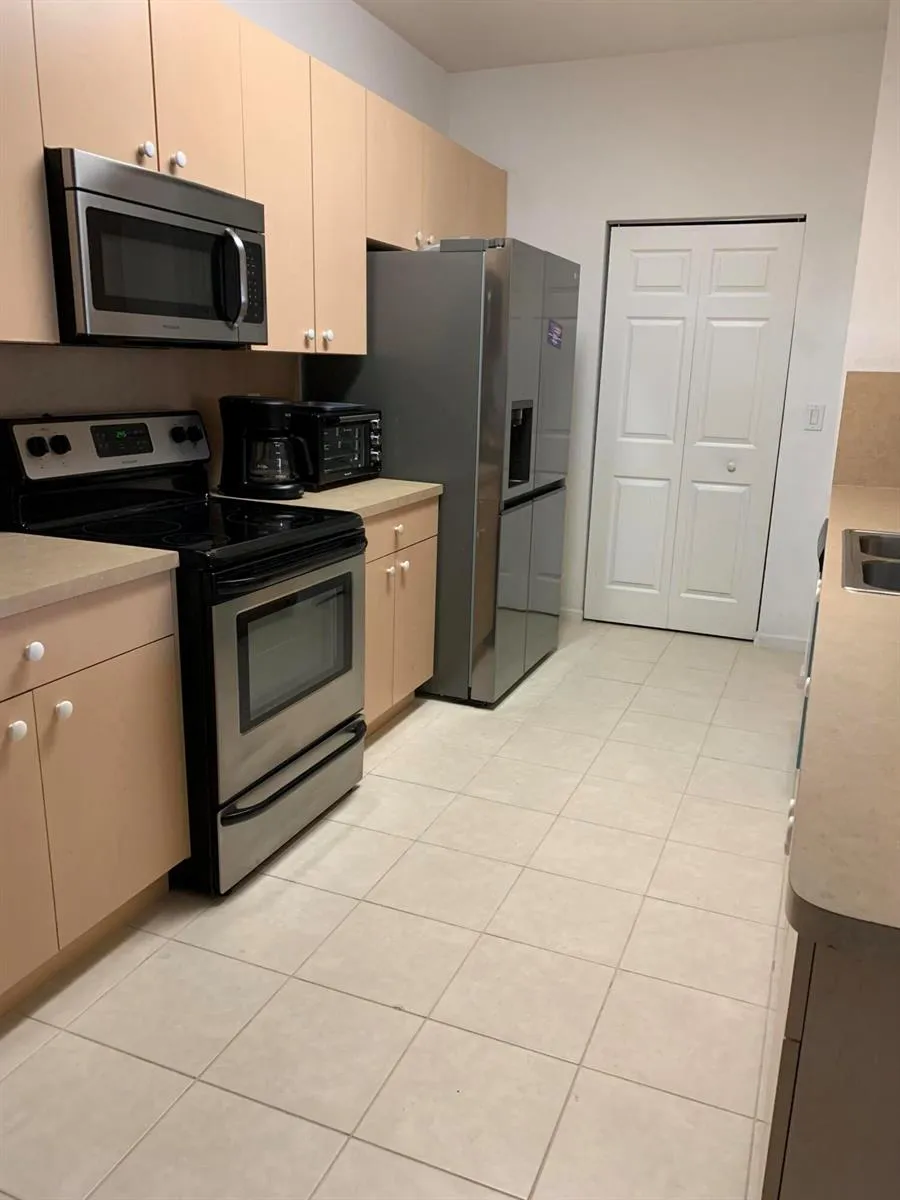 3569 S FOREST HILL BOULEVARD #106 Palm Springs, FL 33406