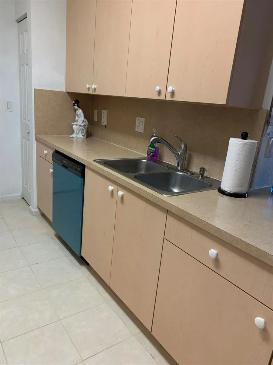 3569 S FOREST HILL BOULEVARD #106 Palm Springs, FL 33406