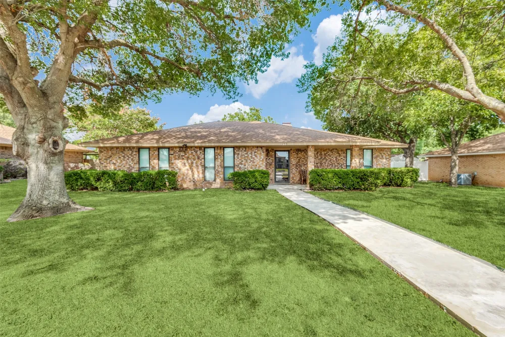 435 Cambridge Drive DeSoto, TX 75115