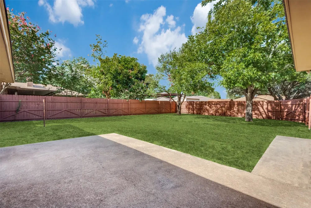 435 Cambridge Drive DeSoto, TX 75115