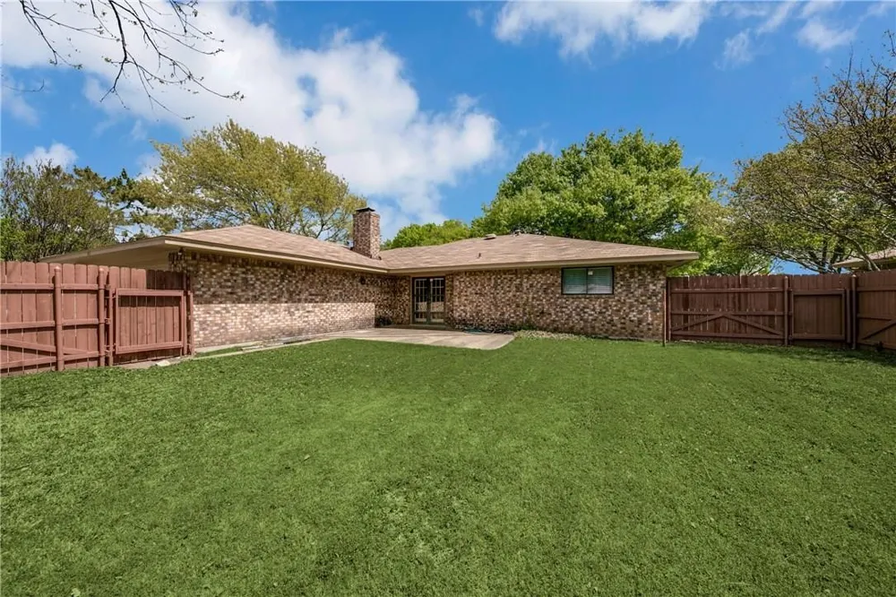 435 Cambridge Drive DeSoto, TX 75115