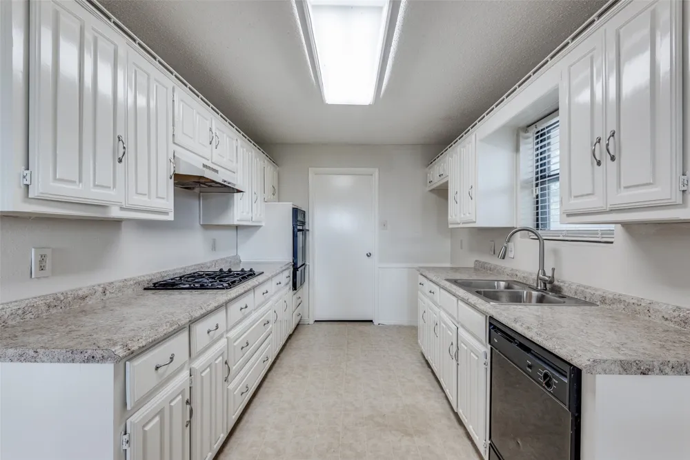 435 Cambridge Drive DeSoto, TX 75115